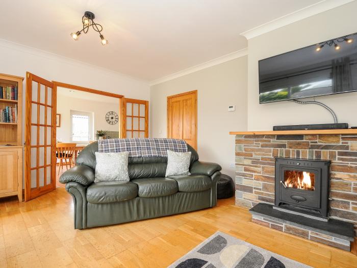 Chy Lowarth in Quintrell Downs, Cornwall. Dormer bungalow. Three bedrooms. Pet-friendly. Woodburner.