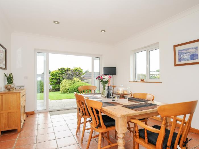 Chy Lowarth in Quintrell Downs, Cornwall. Dormer bungalow. Three bedrooms. Pet-friendly. Woodburner.