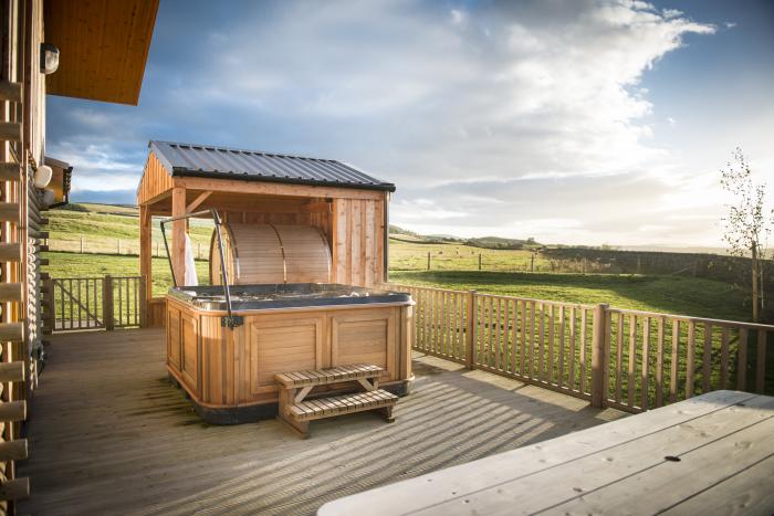 Aurae is in Cawdor, Highlands. Four-bedroom, luxury log cabin with hot tub and sauna. Rural. Family.