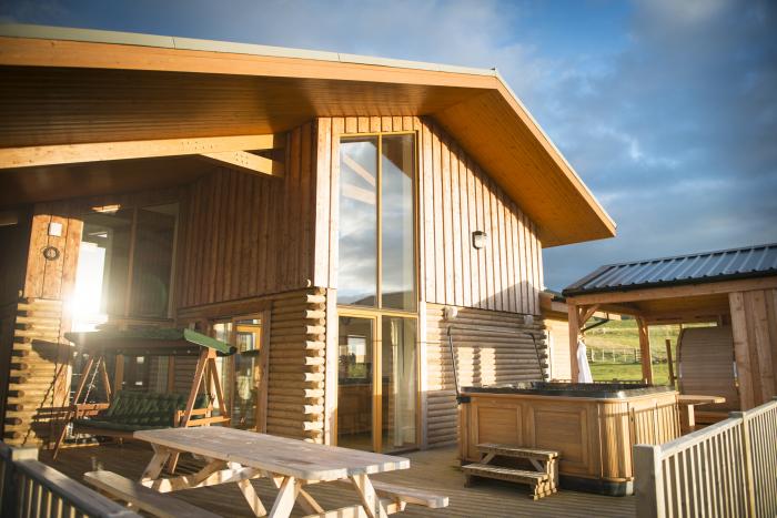 Aurae is in Cawdor, Highlands. Four-bedroom, luxury log cabin with hot tub and sauna. Rural. Family.