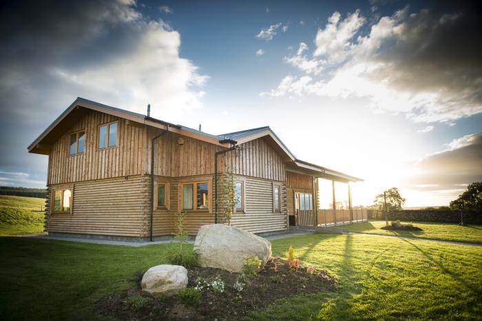 Aurae is in Cawdor, Highlands. Four-bedroom, luxury log cabin with hot tub and sauna. Rural. Family.