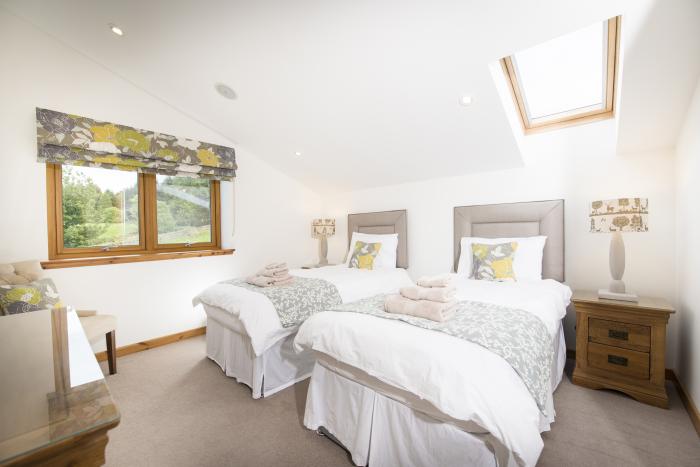 Atlas, Cawdor, Highlands Four-bedroom log cabin with rural views. Family-friendly. Hot tub and sauna