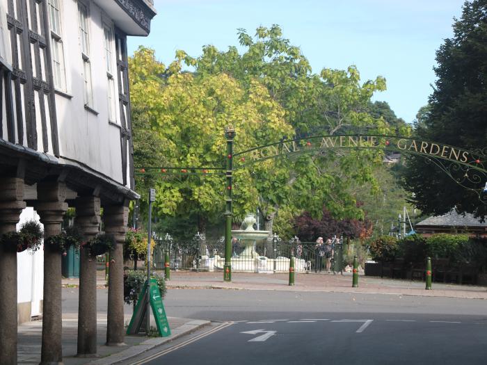 34c Clarence Street is a first-floor apartment in Dartmouth, Devon. Pet-friendly. Private garden. TV