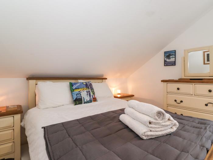 Cherry Tree Cottage is in Windermere, Cumbria. Two-bedroom cottage in National Park. Near amenities.