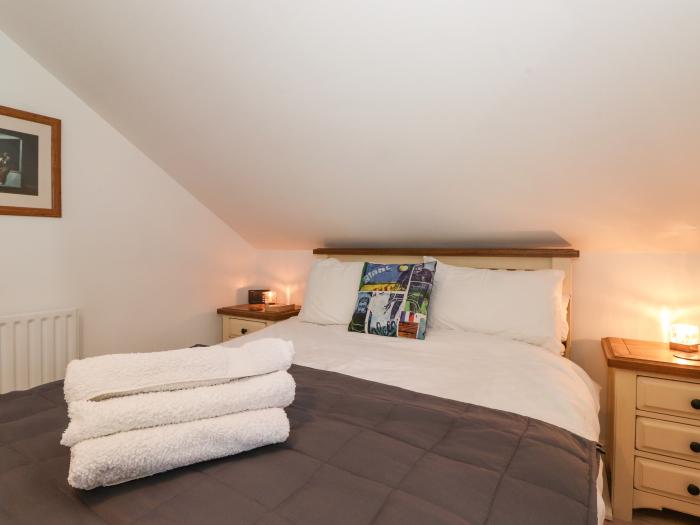 Cherry Tree Cottage is in Windermere, Cumbria. Two-bedroom cottage in National Park. Near amenities.