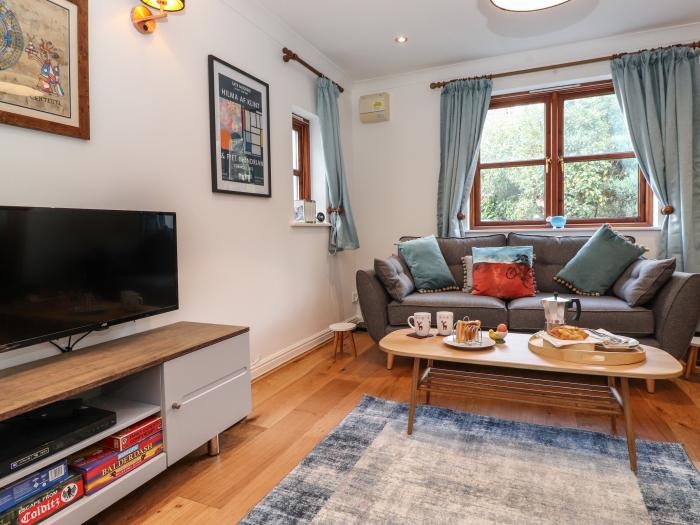 Cherry Tree Cottage is in Windermere, Cumbria. Two-bedroom cottage in National Park. Near amenities.