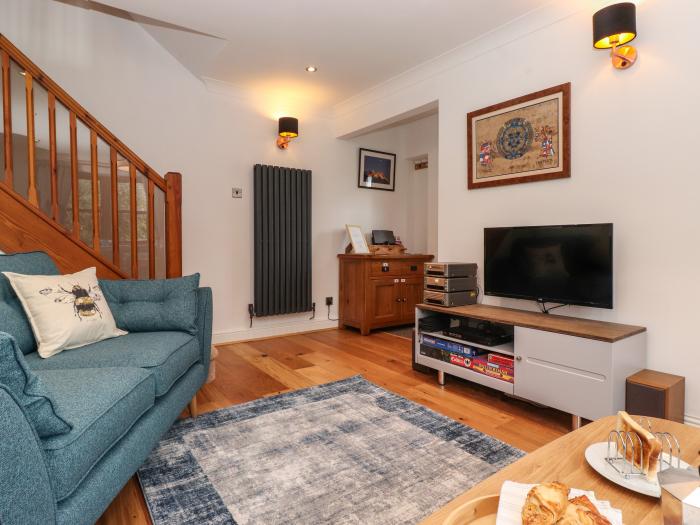 Cherry Tree Cottage is in Windermere, Cumbria. Two-bedroom cottage in National Park. Near amenities.