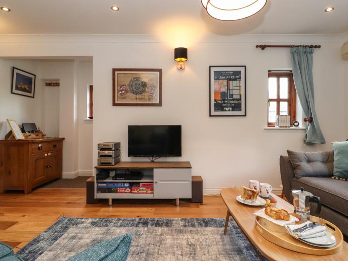 Cherry Tree Cottage is in Windermere, Cumbria. Two-bedroom cottage in National Park. Near amenities.