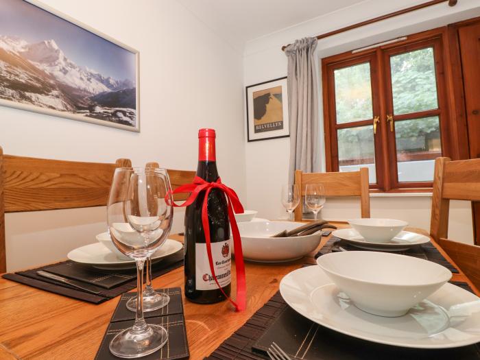 Cherry Tree Cottage is in Windermere, Cumbria. Two-bedroom cottage in National Park. Near amenities.