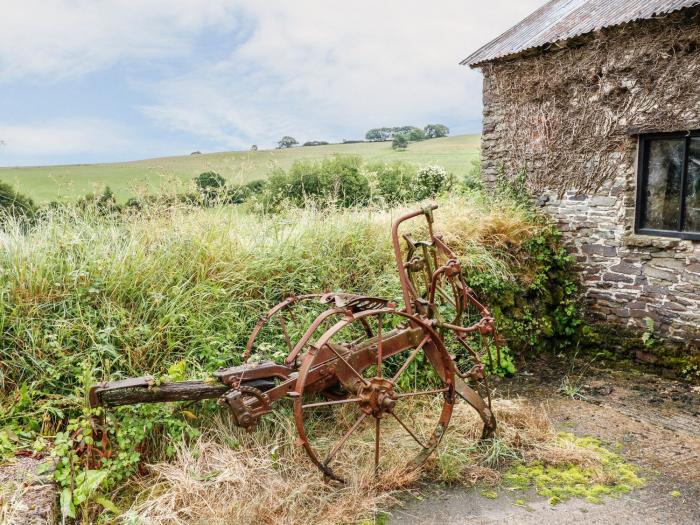 Hunstone Barn, in South Molton, Devon. Countryside. Barbecue. Open-plan living. Near a National Park