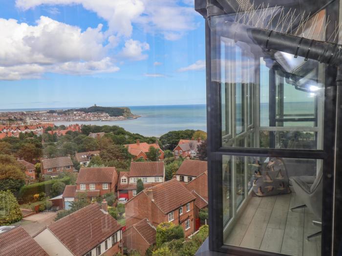 The Penthouse in Scarborough, North Yorkshire. En-suite rooms. Close to amenities and beach. Balcony