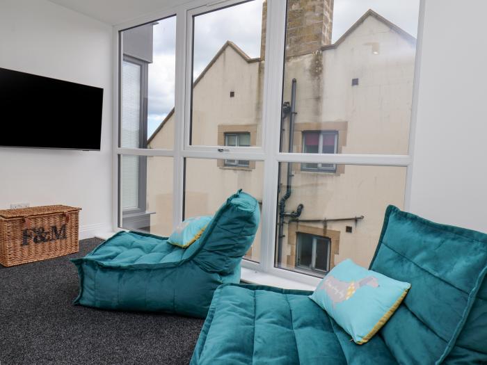 The Penthouse in Scarborough, North Yorkshire. En-suite rooms. Close to amenities and beach. Balcony