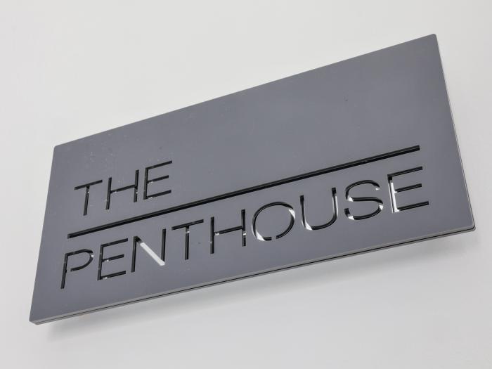 The Penthouse in Scarborough, North Yorkshire. En-suite rooms. Close to amenities and beach. Balcony