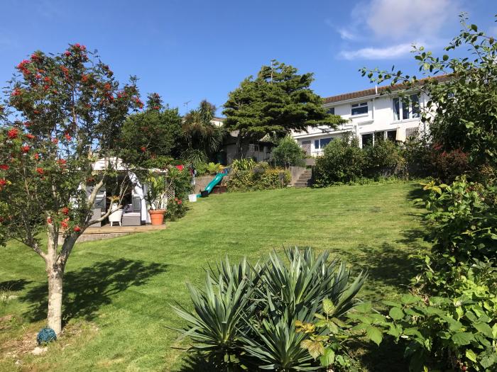 Pasadena is in Newquay, Cornwall. Four-bedroom home with estuary views. Close to amenities and beach