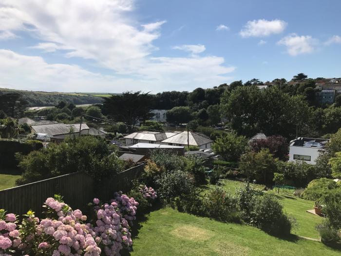 Pasadena is in Newquay, Cornwall. Four-bedroom home with estuary views. Close to amenities and beach