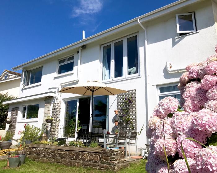 Pasadena is in Newquay, Cornwall. Four-bedroom home with estuary views. Close to amenities and beach