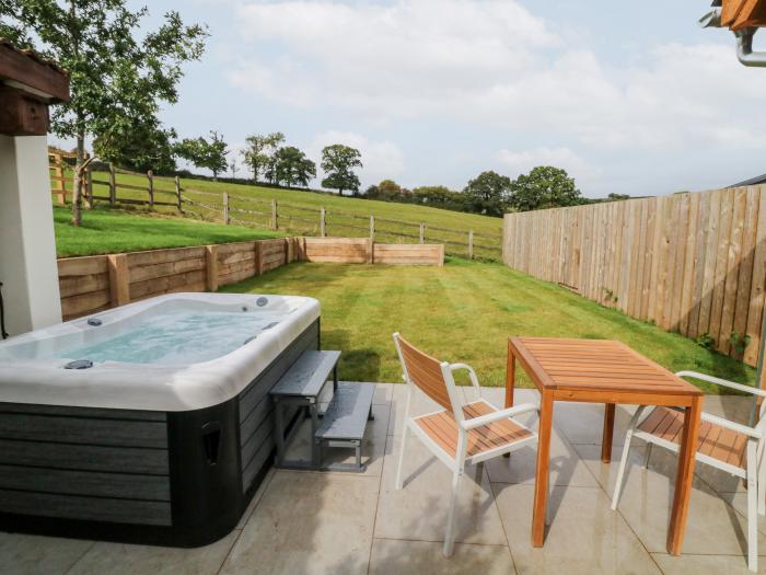 Spicery Barn Loft, Tedburn St Mary, Devon. Single-storey apartment. Ideal for couples. Garden patio.