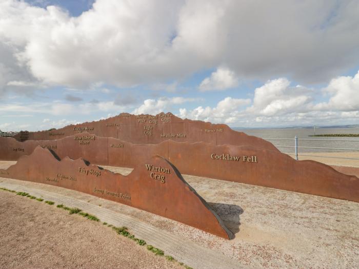 Bay Cottage No 7 in Morecambe, Lancashire. Two-bedroom home near amenities and beach. Hot tub. Pets.