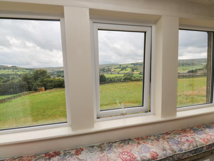 Marsh Cottage in Oxenhope, West Yorkshire. Two-bedroom cottage enjoying rural views. Private garden.