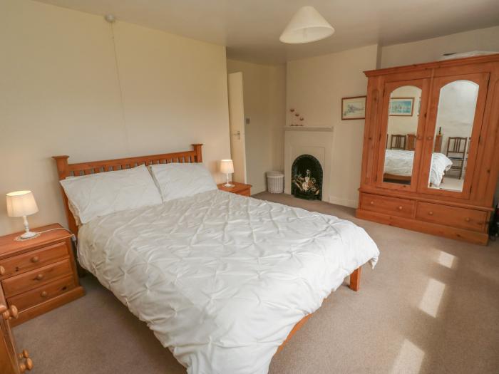 Marsh Cottage in Oxenhope, West Yorkshire. Two-bedroom cottage enjoying rural views. Private garden.