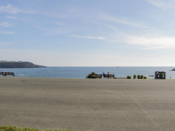 No 3, 1 Elliot Terrace is in Plymouth, Devon. Parking. Close to amenities and a beach. Studio-layout