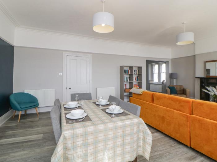 Sir Arthur Conan Doyle, in Plymouth, Devon. Parking. Close to amenities and a beach. Open-plan. 2bed