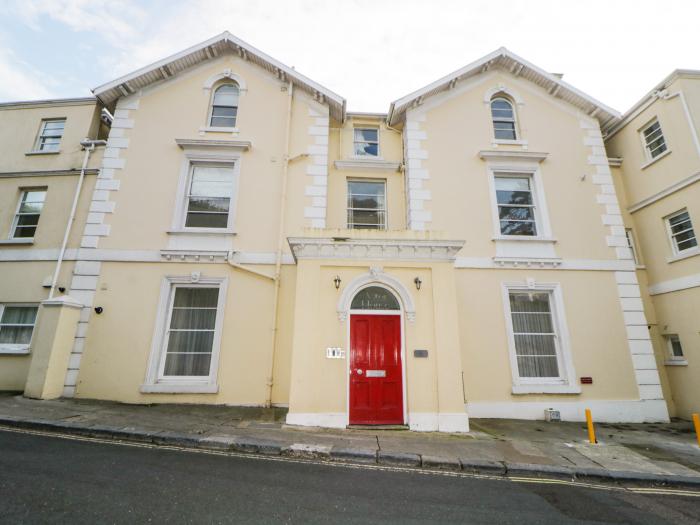 Apartment 10 Astor House is in Plymouth, in Devon. Ground-floor apartment with sea views. Open-plan.