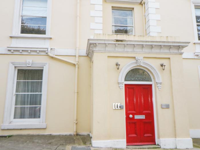 Apartment 10 Astor House is in Plymouth, in Devon. Ground-floor apartment with sea views. Open-plan.