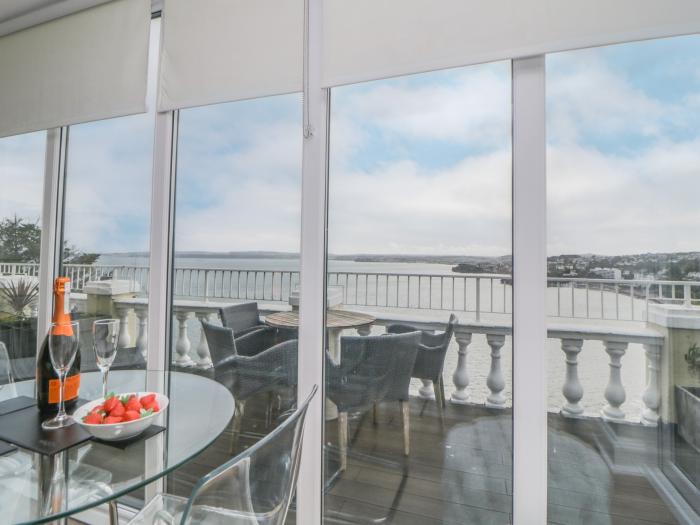 Apartment 10 Astor House is in Plymouth, in Devon. Ground-floor apartment with sea views. Open-plan.