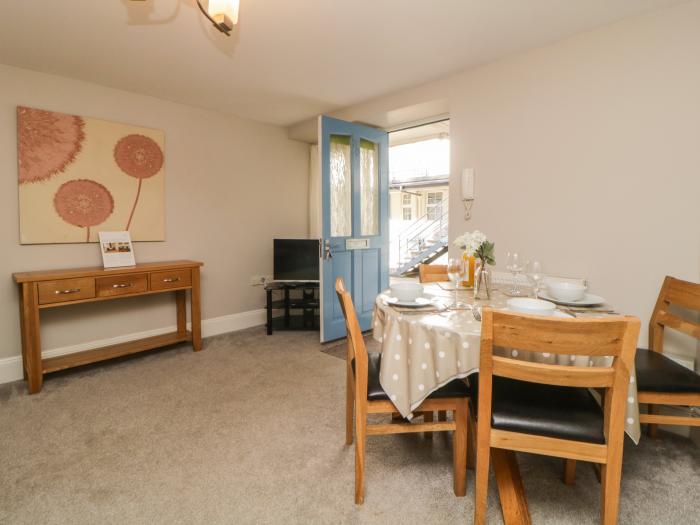 Apartment 30 Trinity Mews in Torquay, Devon. Ground-floor apartment, ideal for families. Near beach.