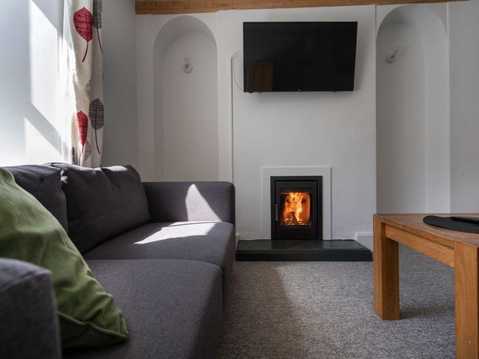 Ayr Farmhouse, is in St Ives, Cornwall. Close to amenities and a beach. Pet-friendly. Gas fire. 4bed