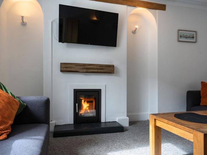 Ayr Farmhouse, is in St Ives, Cornwall. Close to amenities and a beach. Pet-friendly. Gas fire. 4bed