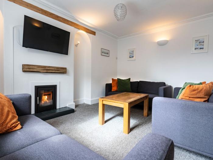 Ayr Farmhouse, is in St Ives, Cornwall. Close to amenities and a beach. Pet-friendly. Gas fire. 4bed