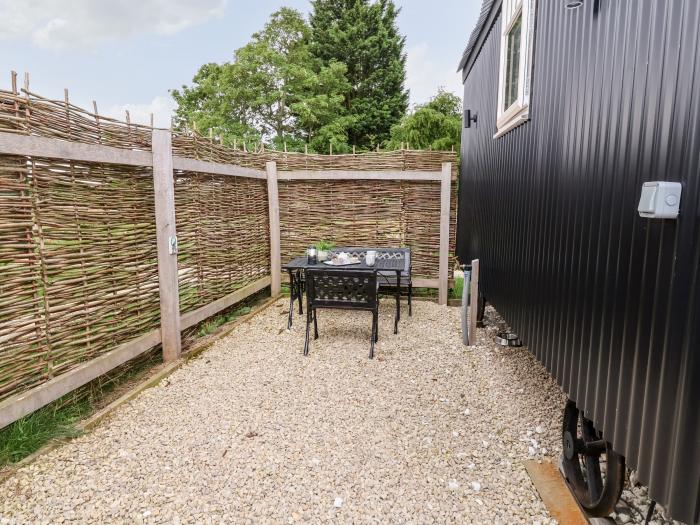 Penny, Pocklington, East Riding of Yorkshire. Near a National Park. Off-road parking. Private patio.