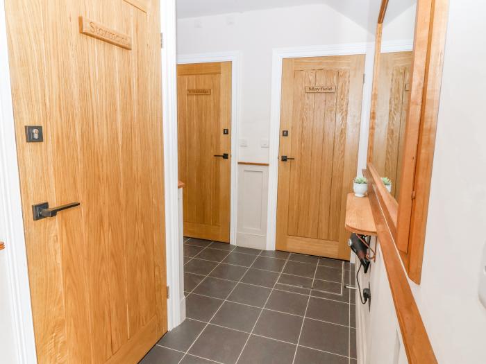 Stormont, Pocklington, East Riding of Yorkshire. Woodburning stove. Private gravelled garden. 1-bed.