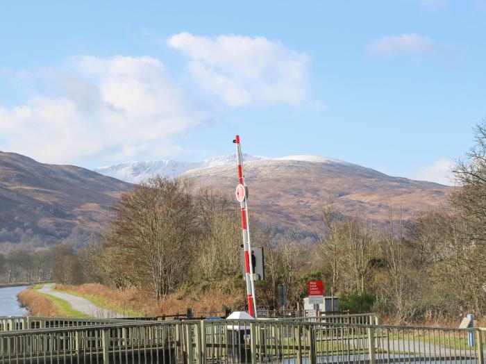 Maybank, Scottish Highlands. Four-bedroom home with mountain views. Pets welcome.