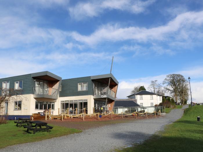 Shepherds Rest in Banavie, Highlands. Pet-friendly. Private parking. Woodburning stove. Garden. WiFi