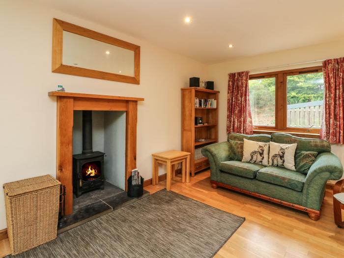 Shepherds Rest in Banavie, Highlands. Pet-friendly. Private parking. Woodburning stove. Garden. WiFi