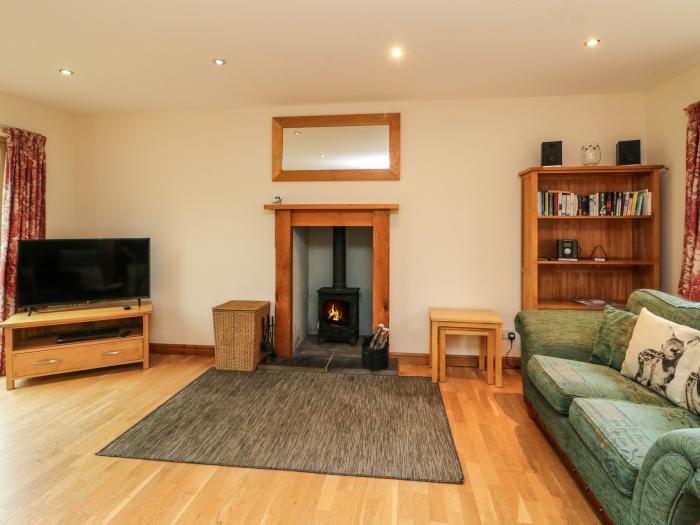 Shepherds Rest in Banavie, Highlands. Pet-friendly. Private parking. Woodburning stove. Garden. WiFi