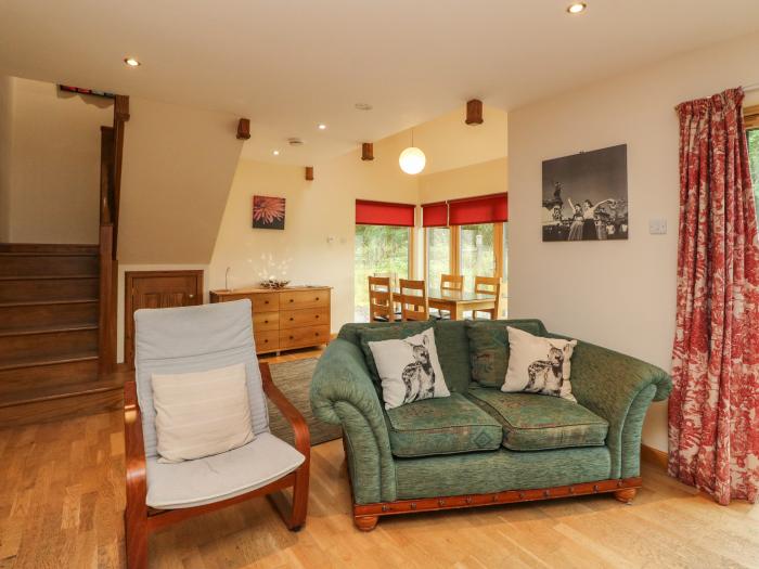 Shepherds Rest in Banavie, Highlands. Pet-friendly. Private parking. Woodburning stove. Garden. WiFi