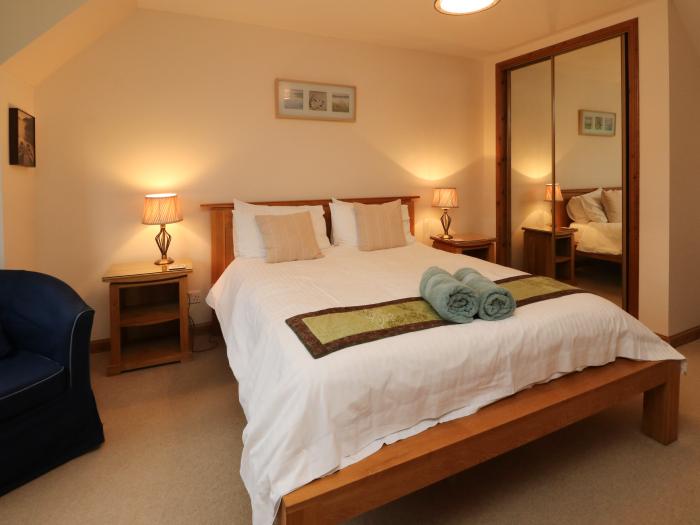 Shepherds Rest in Banavie, Highlands. Pet-friendly. Private parking. Woodburning stove. Garden. WiFi