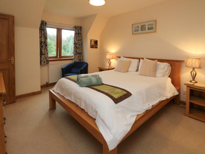 Shepherds Rest in Banavie, Highlands. Pet-friendly. Private parking. Woodburning stove. Garden. WiFi