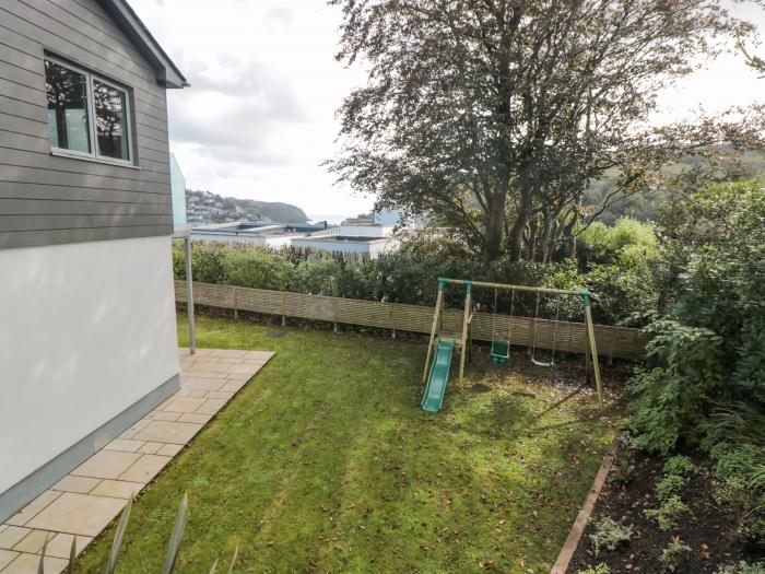 Moonraker, in Dartmouth, Devon. River views. Near a National Park. Open plan. Gardens. Reverse-level