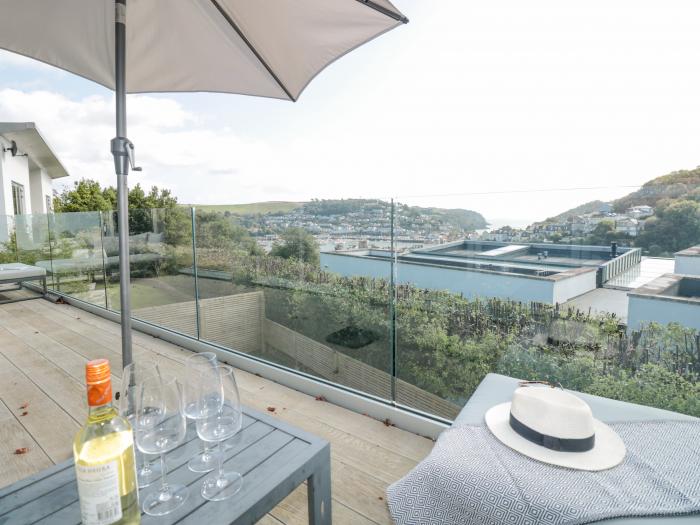 Moonraker, in Dartmouth, Devon. River views. Near a National Park. Open plan. Gardens. Reverse-level