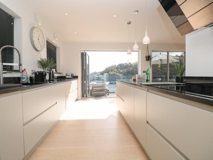 Moonraker, in Dartmouth, Devon. River views. Near a National Park. Open plan. Gardens. Reverse-level