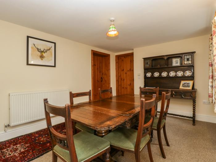 Keepers Cottage, rests in Shobdon, in Herefordshire. Three-bedroom cottage. Pet-friendly. Near AONB.