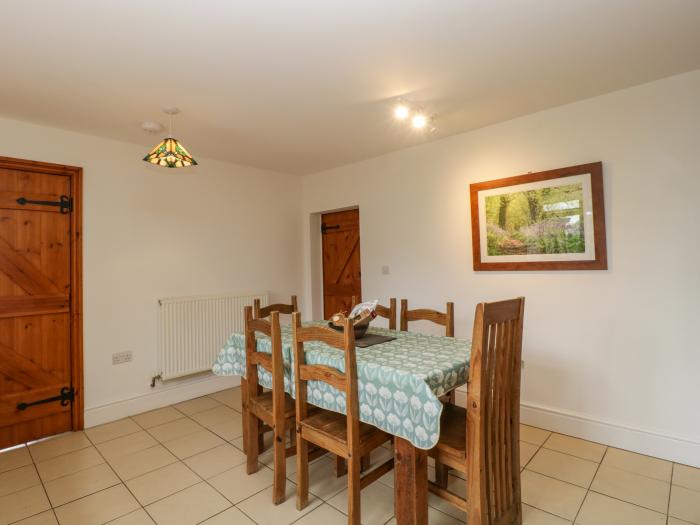 Keepers Cottage, rests in Shobdon, in Herefordshire. Three-bedroom cottage. Pet-friendly. Near AONB.