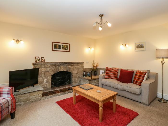 Keepers Cottage, rests in Shobdon, in Herefordshire. Three-bedroom cottage. Pet-friendly. Near AONB.