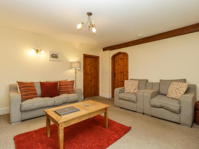 Keepers Cottage, rests in Shobdon, in Herefordshire. Three-bedroom cottage. Pet-friendly. Near AONB.