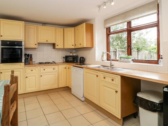 Keepers Cottage, rests in Shobdon, in Herefordshire. Three-bedroom cottage. Pet-friendly. Near AONB.